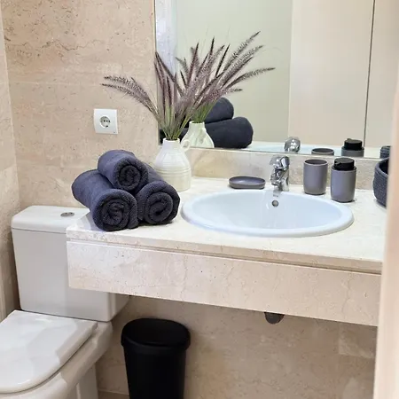 Casa De La Alegria, 3-bedroom House Near Cabopino & Golf, * ماربيا