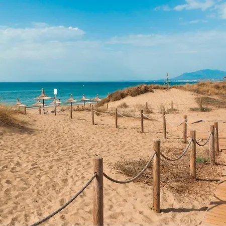 Casa De La Alegria, 3-bedroom House Near Cabopino & Golf, ماربيا