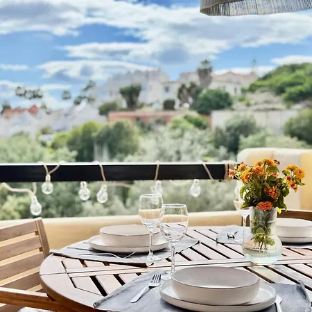 Casa De La Alegria, 3-bedroom House Near Cabopino & Golf, * ماربيا
