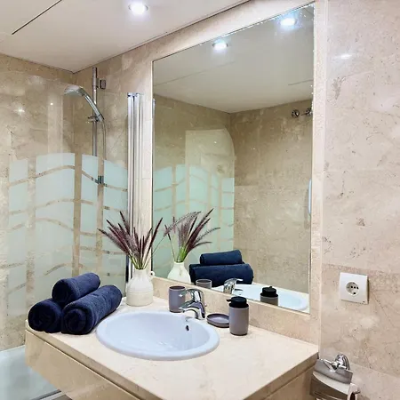 Casa De La Alegria, 3-bedroom House Near Cabopino & Golf, بيت للعطل ماربيا