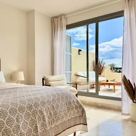 Casa De La Alegria, 3-bedroom House Near Cabopino & Golf,