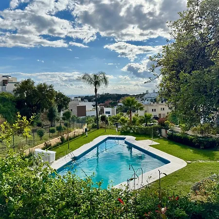 Casa De La Alegria, 3-bedroom House Near Cabopino & Golf, ماربيا