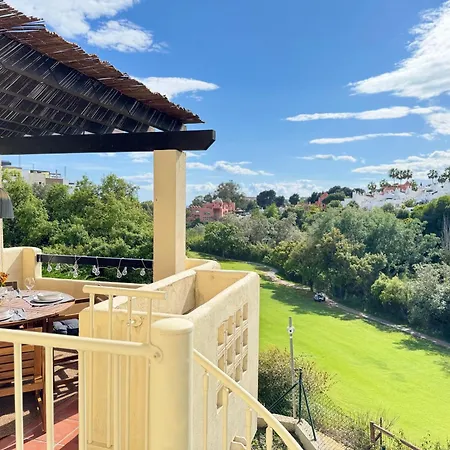 بيت للعطل Casa De La Alegria, 3-bedroom House Near Cabopino & Golf, ماربيا