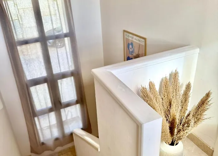 Casa De La Alegria, 3-bedroom House Near Cabopino Beach, 別荘 マルベーリャ