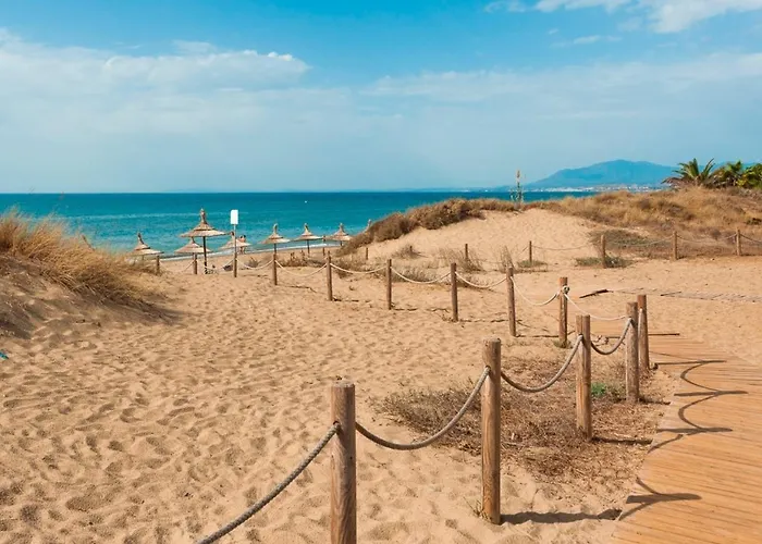Casa De La Alegria, 3-bedroom House Near Cabopino Beach, マルベーリャ