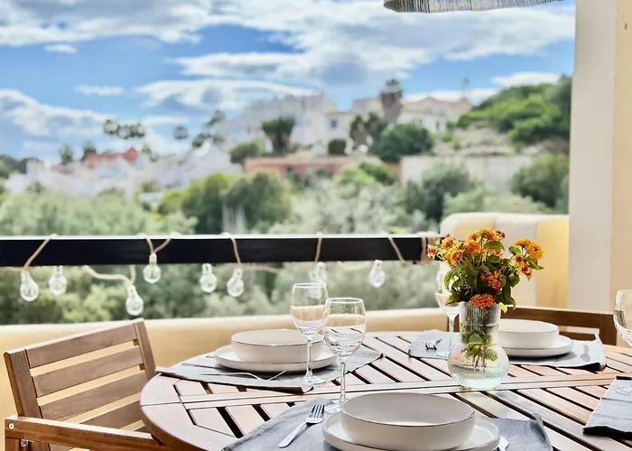 Casa De La Alegria, 3-bedroom House Near Cabopino Beach, * マルベーリャ