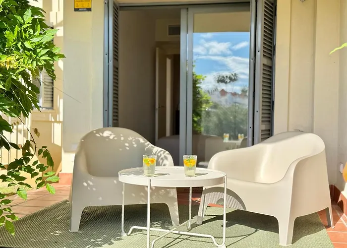 Casa De La Alegria, 3-bedroom House Near Cabopino Beach, * マルベーリャ