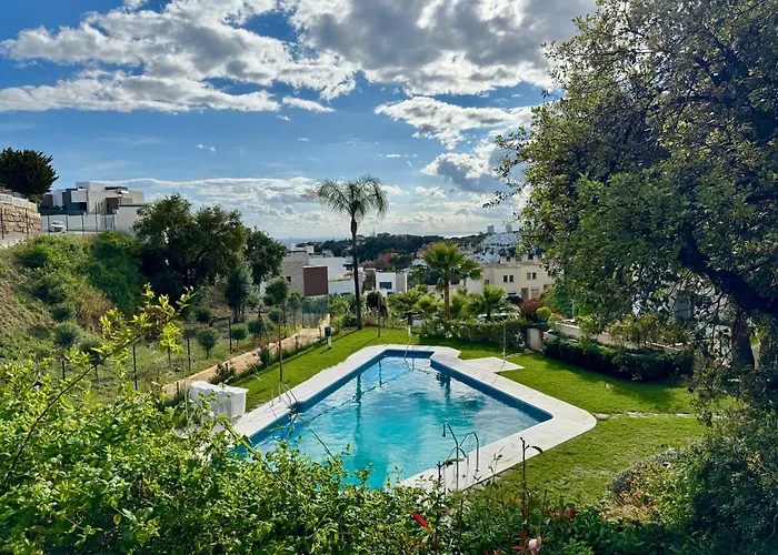 Casa De La Alegria, 3-bedroom House Near Cabopino Beach, マルベーリャ