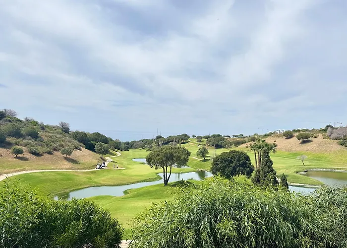 Casa De La Alegria, 3-bedroom House Near Cabopino Beach, 別荘 *